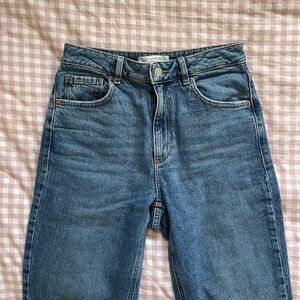 Dynamite “Claudia” Mom Jeans 25